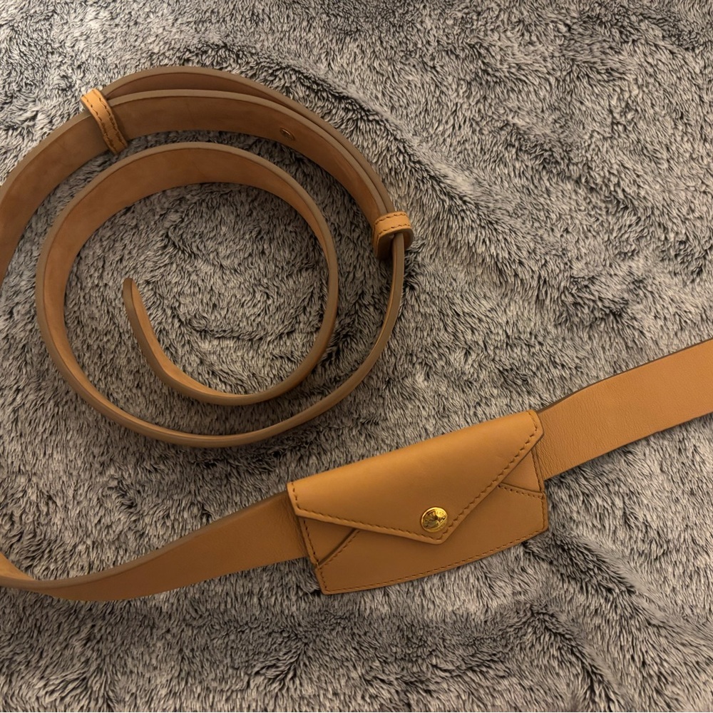 Burberry Adjustable Leather Belt with Credit Card Envelope | Size 40 | Authentic - Picture 2 of 3